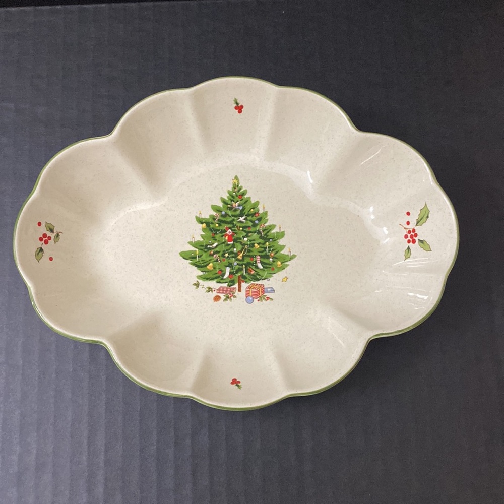 Studio Nova Oven to Table Small Christmas Serving Dish 7 1/2” x 5 3/4” PreOwned